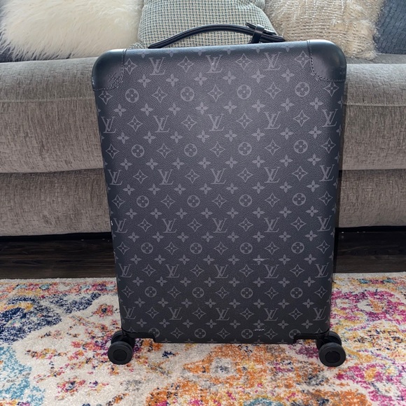 Horizon 55 Hard-sided Luggage - Picture 2 of 8